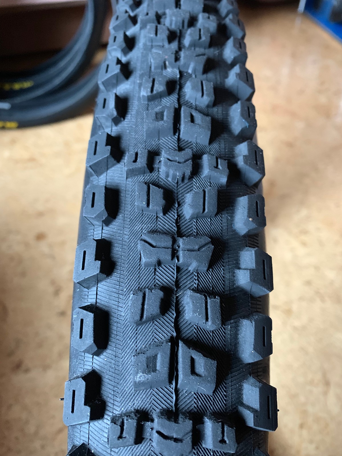 maxxis aggressor 2.5 27.5