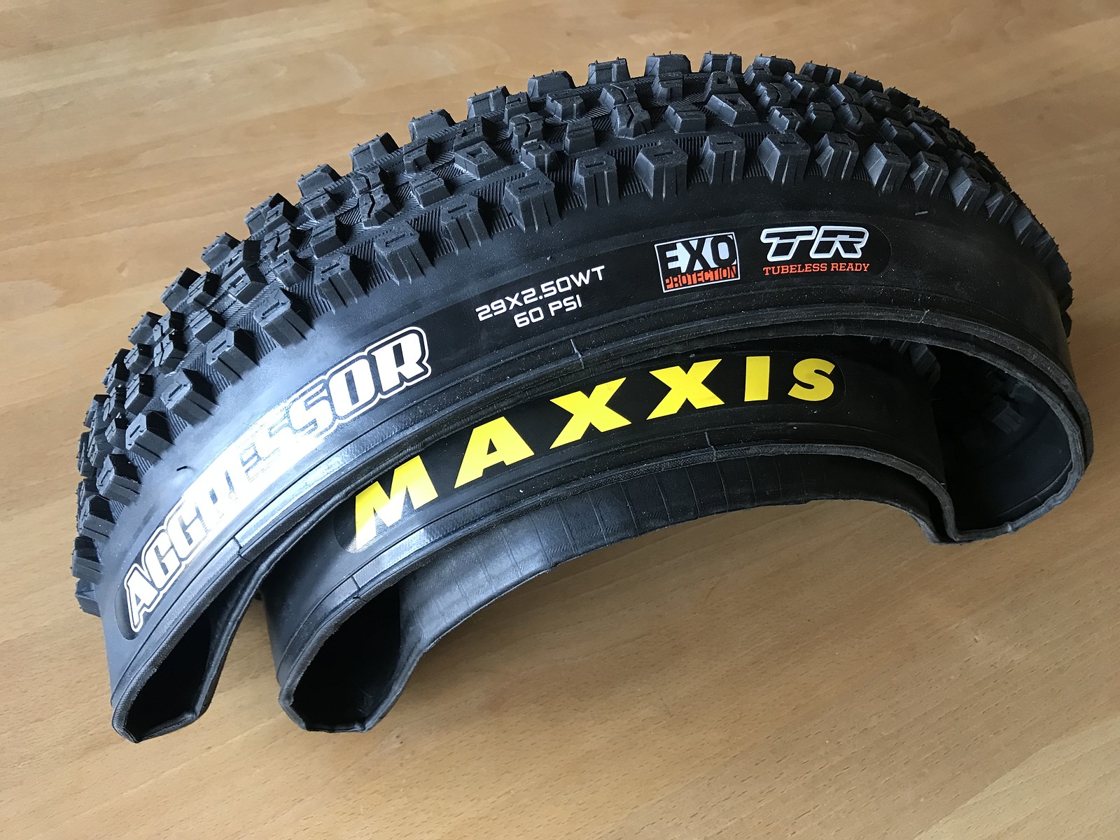 maxxis aggressor 2.3 exo 26