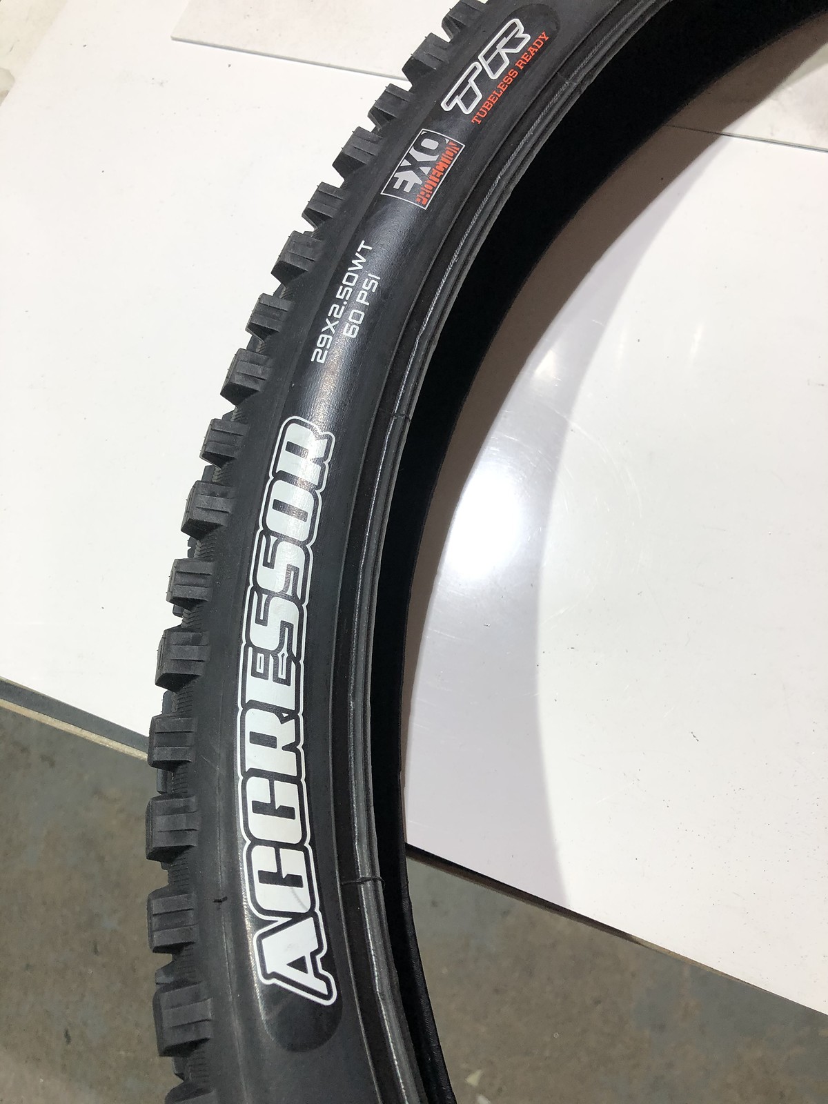 maxxis aggressor 2.3 exo 26