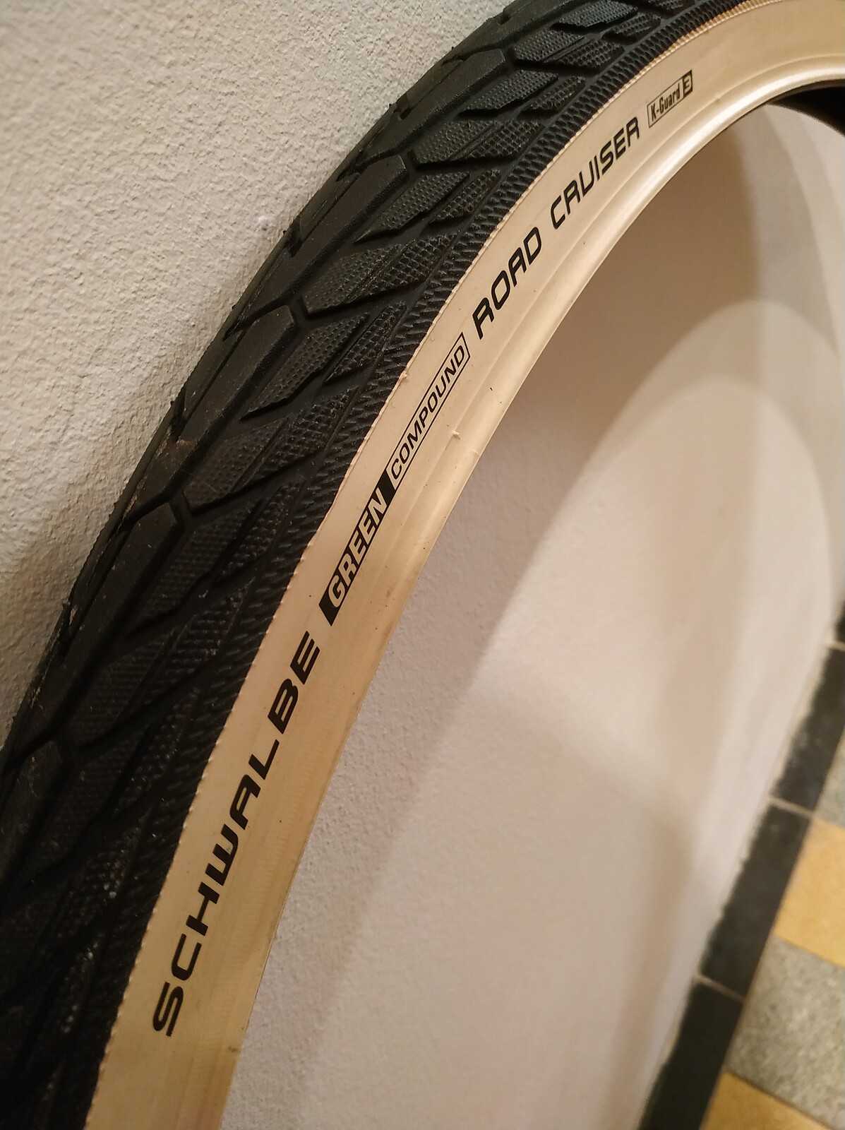 schwalbe-road-cruiser-28-x-1-6-700-x-40c-whitewall-bikemarkt-mtb