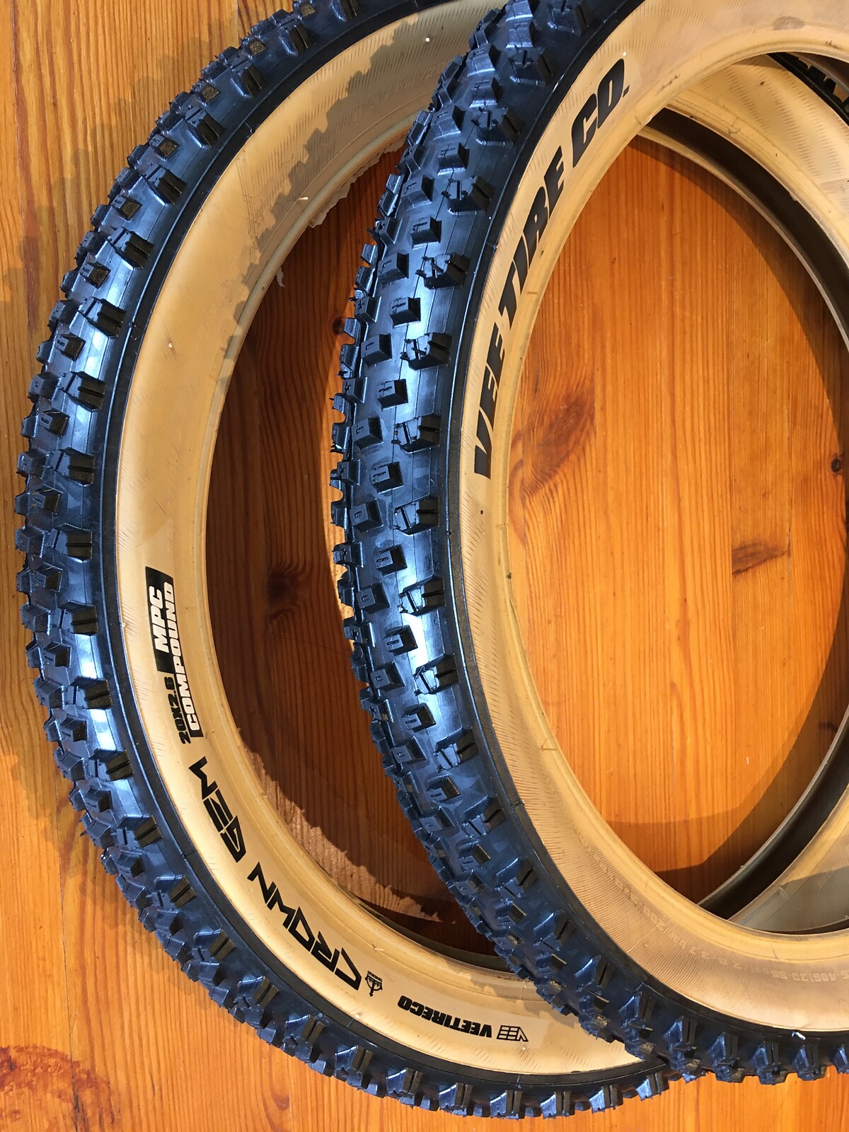 vee tire crown gem 24 x 2.6