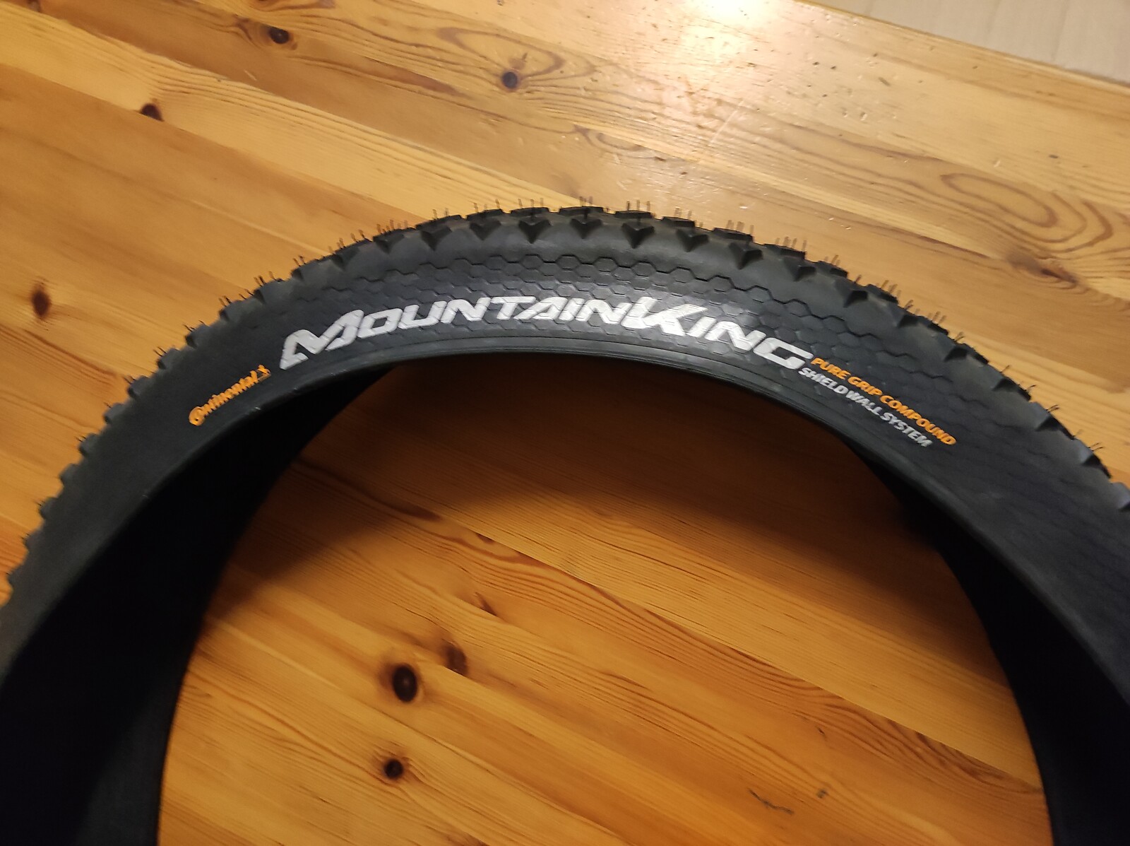 27,5x2,8" Continental Mountain King 2.6 Performance Faltreifen // 70-584 