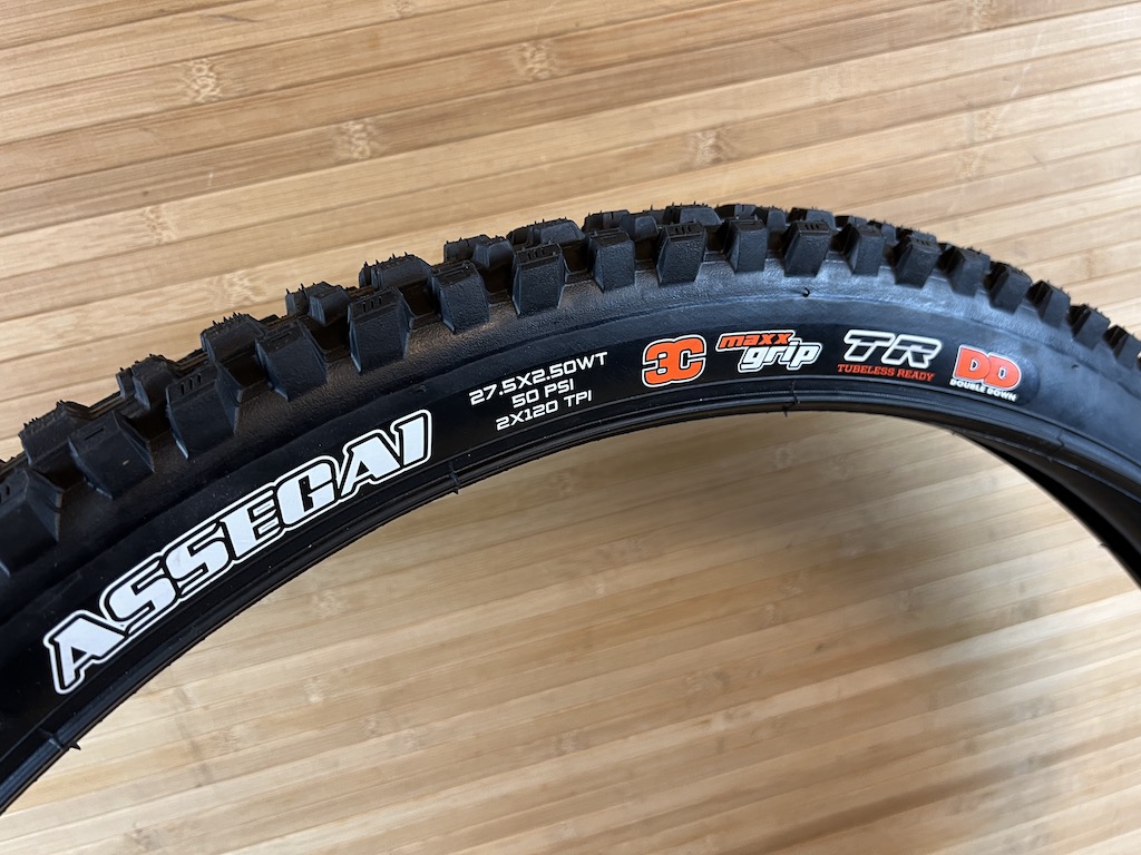 Maxxis Assegai C Maxxgrip Tr Dd X Wt Reifen Mit Schlauch