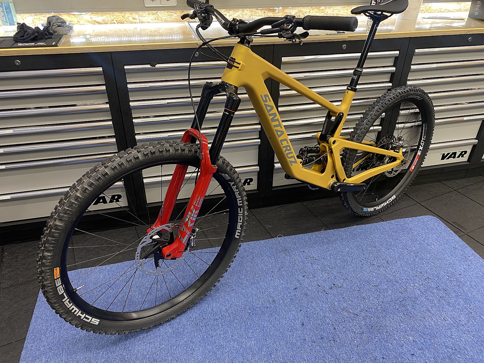 Santa Cruz Bronson CC V4 L Paydirt Gold Bikemarkt.MTBNews.de