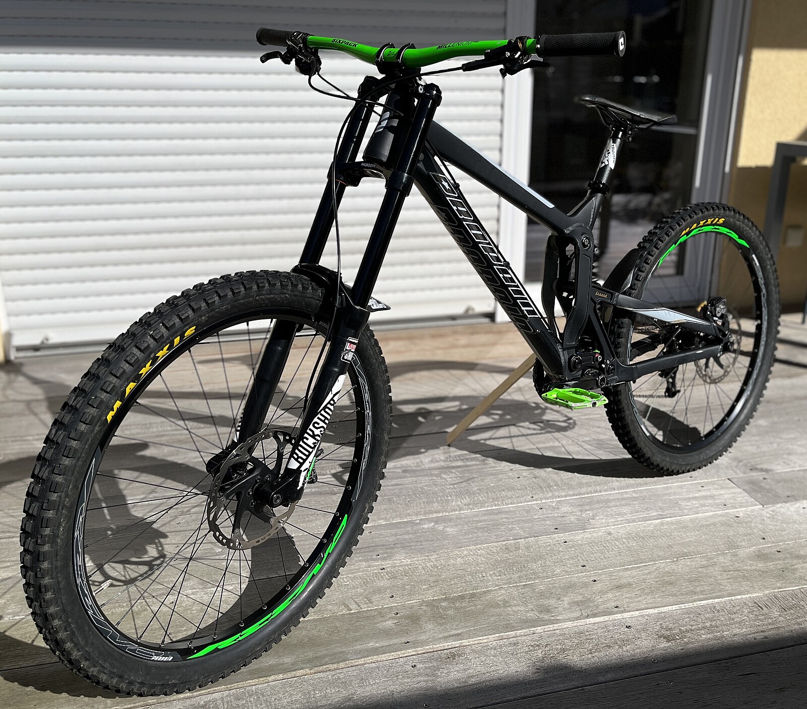 Custom downhill hot sale mountain bike