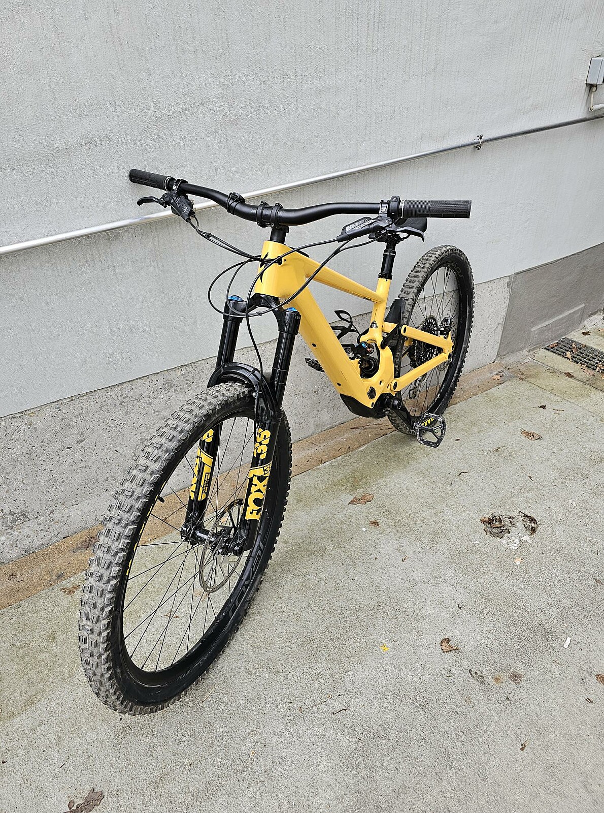 Specialized Turbo Kenevo SL Expert Carbon Gloss Brassy Yellow