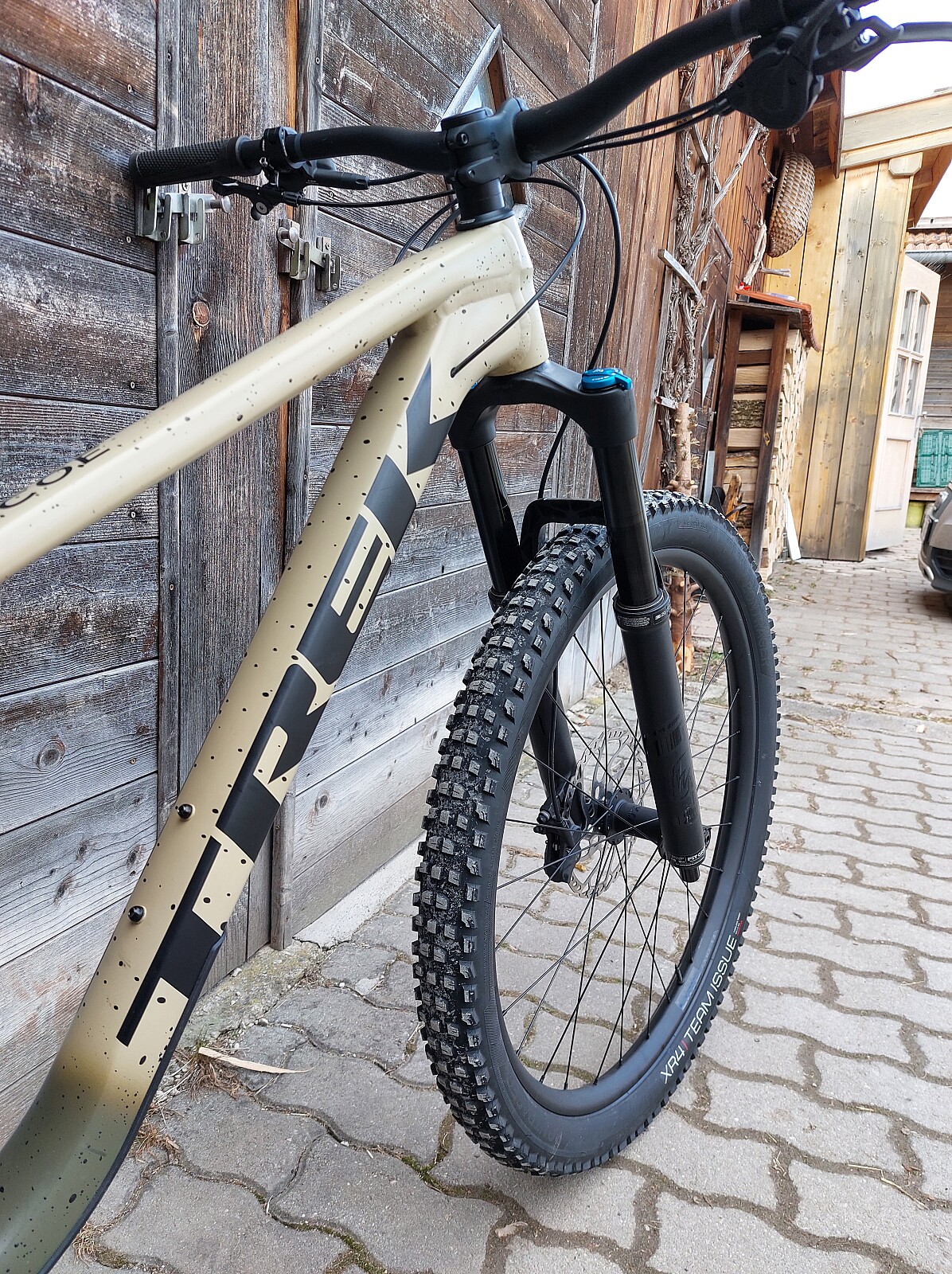 trek roscoe 6 quicksand