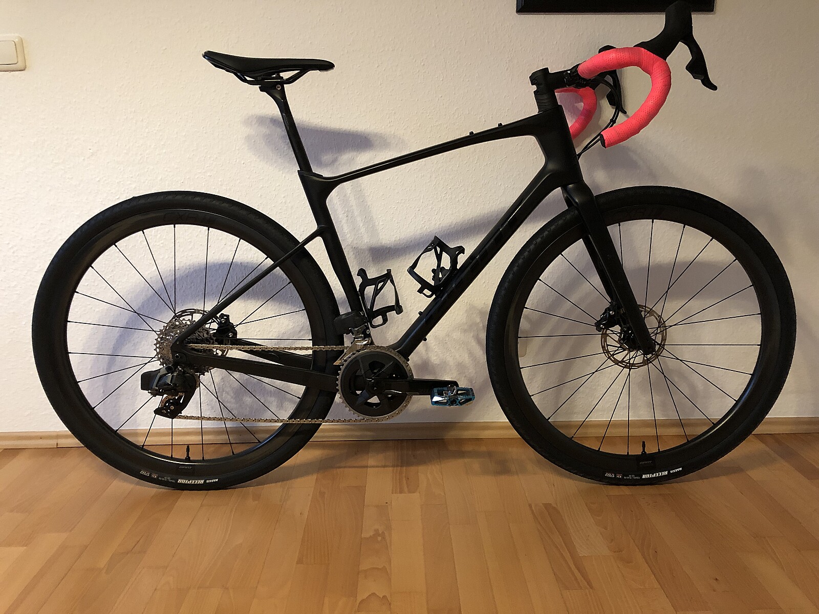 Giant Revolt Advanced Pro 1 Carbon ML Gravelbike Allroad Rennrad ...