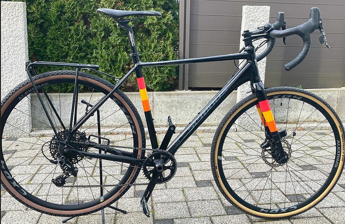 Gravel bike serious online grafix