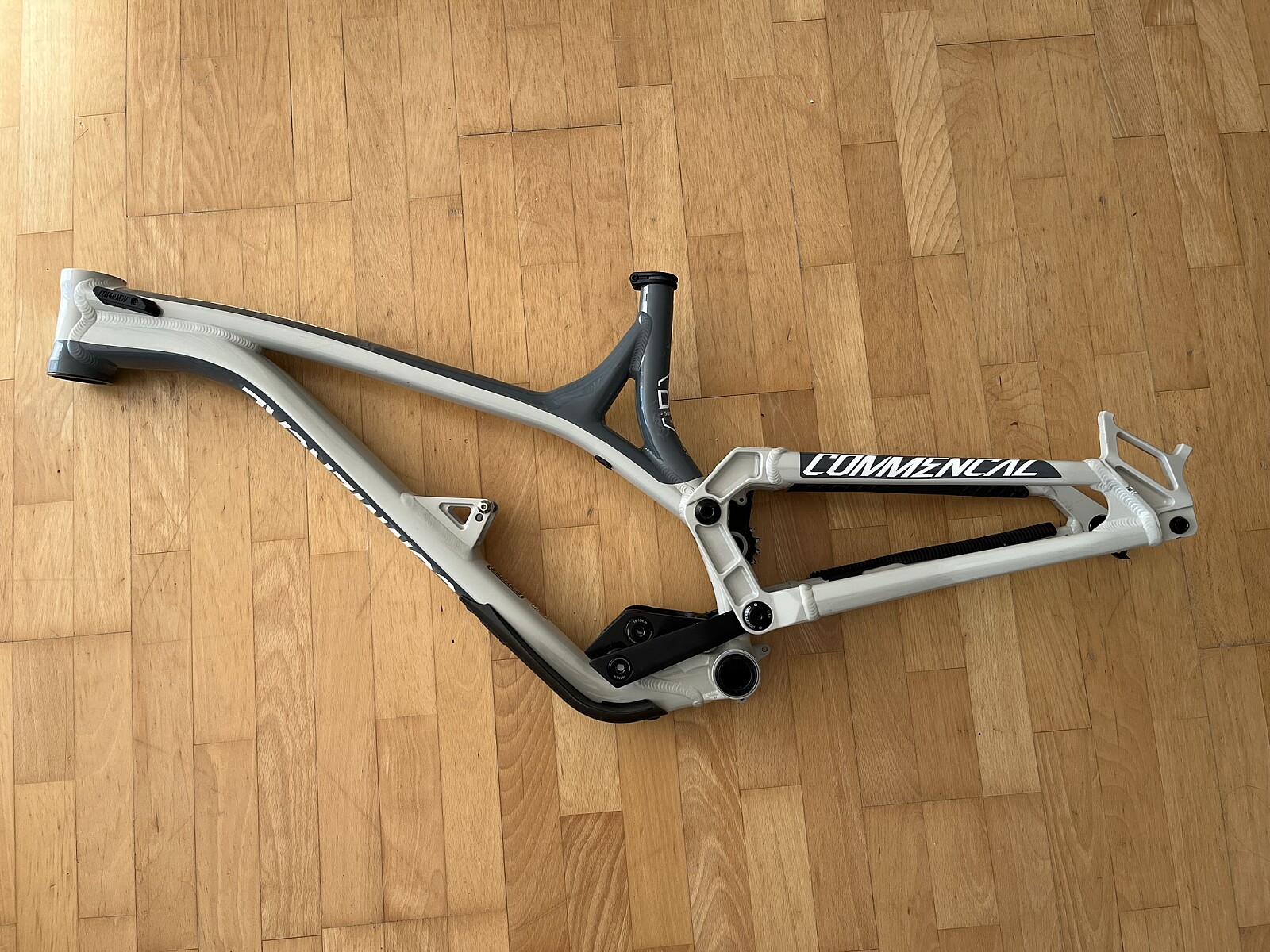 Commencal store v4 29