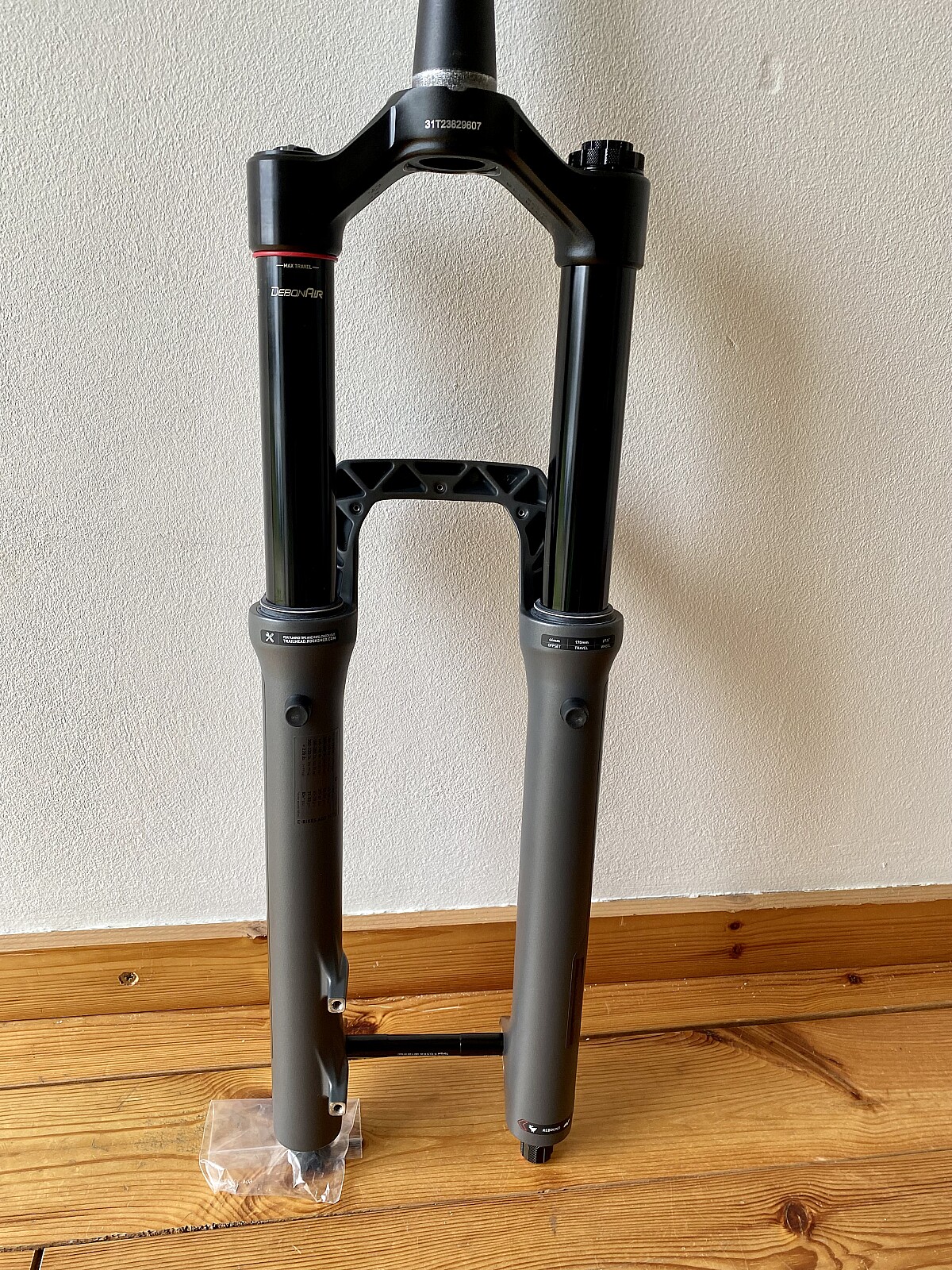 RockShox ZEB Ultimate Grey MY23 170mm 27.5 Charger 3 RC2.1